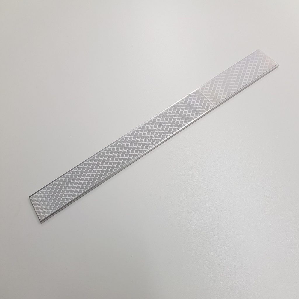 Pair of ground reflector for W measure